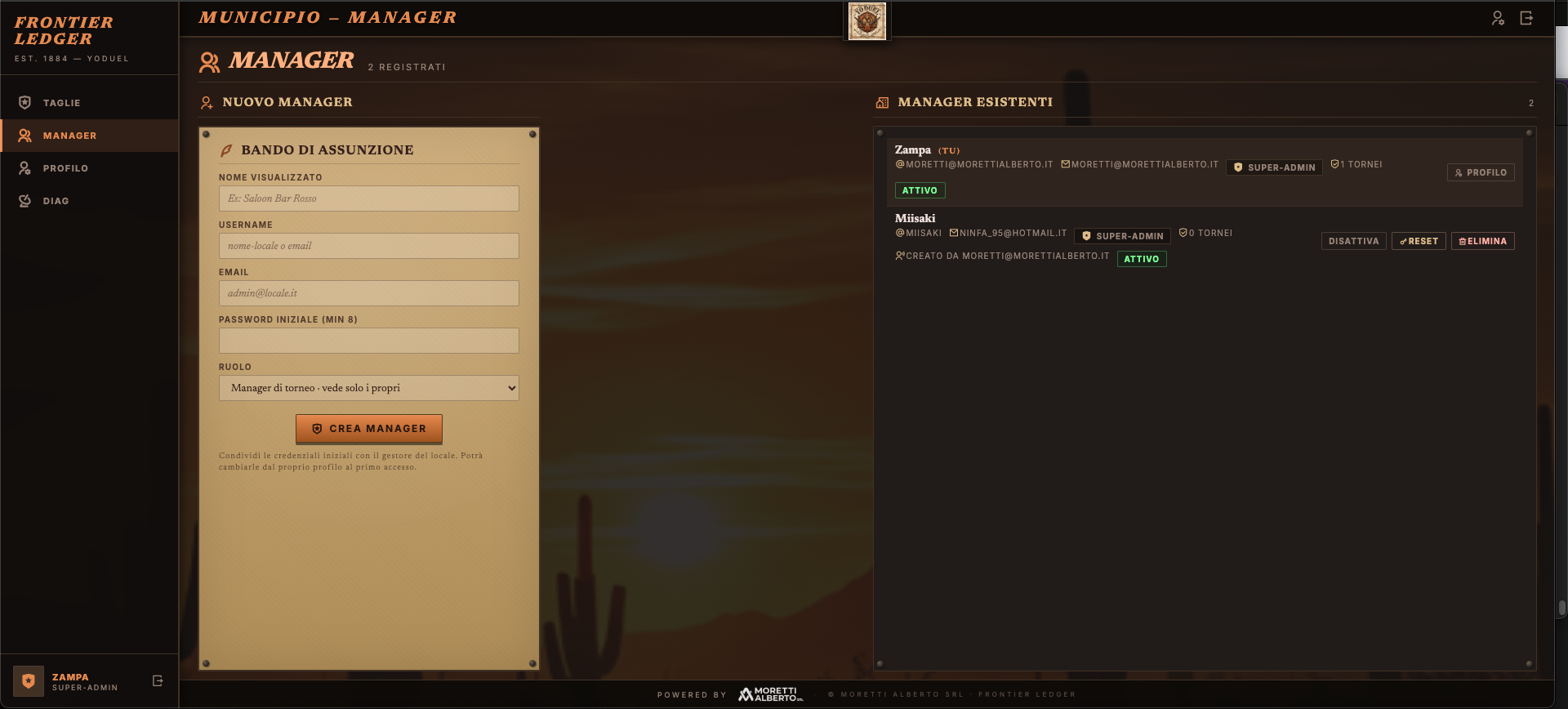 YoDuel durante una serata in un locale con smartphone alzati al segnale SPARA